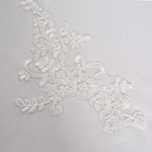 Obrus Bari 140x220 ze zdobieniem